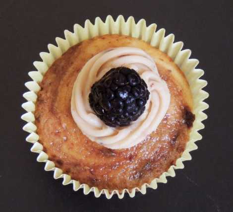 blackberry cupcake