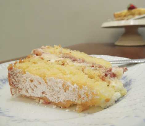 victoria sandwich sliced