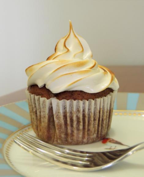 banana meringue cupcake