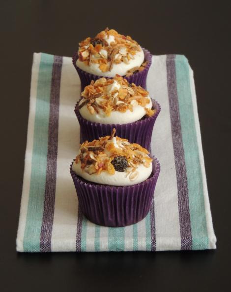 açai and muesli cupcakes