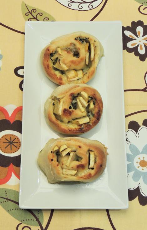 blue cheese and pear rolls