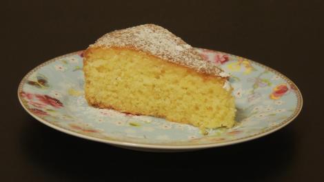 almond and lemon drizzle cake